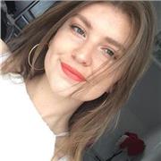 Je m'appelle Romane, j'ai 20 ans et je suis actuellement en deuxième année de licence Humanités parcours Sciences Politiques à Mont Saint Aignan, j'ai vécu deux ans en Angleterre et de nature très pédagogue, j'aimerai mettre à profit mon vocabulaire afin